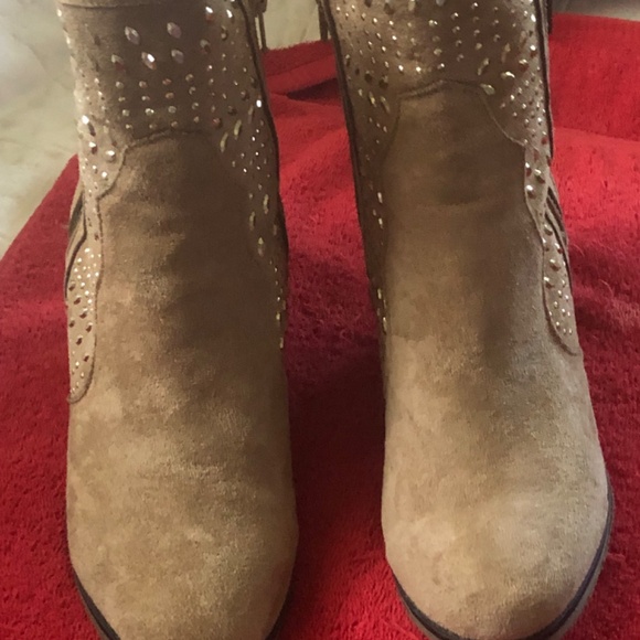 Boots & summer sanders - Picture 7 of 14